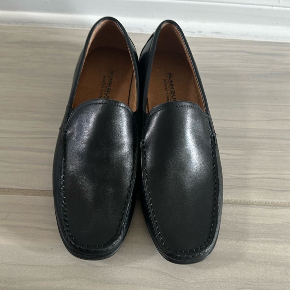 Men’s Nunn Bush slip on shoes. Size 11.